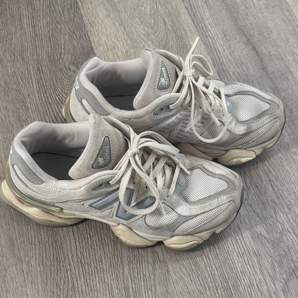 New Balance Women's Cream and Gray 9060